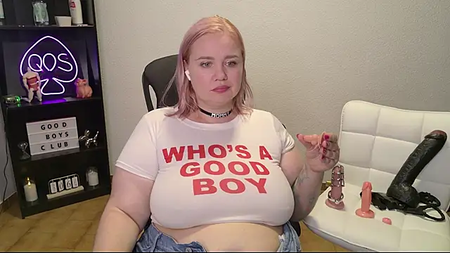 Snapshot of MargotGrey chatting on June 7, 2026, 7:19 pm MargotGrey online show from June 7, 2026, 7:19 pm
