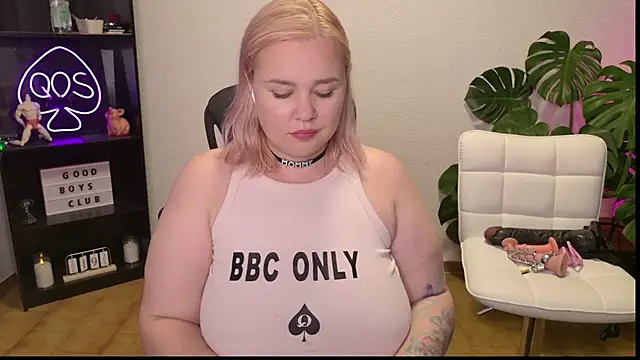 Snapshot of MargotGrey chatting on June 19, 2026, 4:13 pm MargotGrey online show from June 19, 2026, 4:13 pm