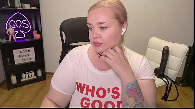 Snapshot of MargotGrey chatting on June 16, 2026, 11:54 am MargotGrey online show from June 16, 2026, 11:54 am
