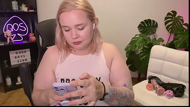 Snapshot of MargotGrey chatting on June 28, 2026, 8:48 pm MargotGrey online show from June 28, 2026, 8:48 pm