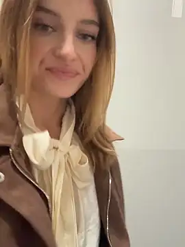 Snapshot of -AngelAri- chatting on October 24, 2025, 9:08 am -AngelAri- online show from October 24, 2025, 9:08 am