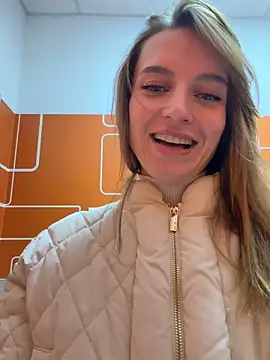 -AngelAri- online show from April 22, 2026, 5:53 pm