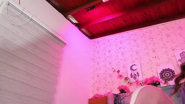 Snapshot of mssburbuja chatting on October 8, 2025, 3:08 am mssburbuja online show from October 8, 2025, 3:08 am