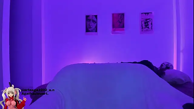 Snapshot of Moonlight1002 chatting on October 10, 2025, 2:12 am Moonlight1002 online show from October 10, 2025, 2:12 am