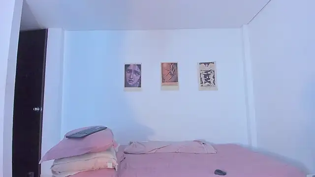 Snapshot of Moonlight1002 chatting on March 11, 2026, 2:27 am Moonlight1002 online show from March 11, 2026, 2:27 am