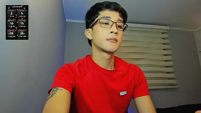 Snapshot of tom_Howard chatting on October 17, 2025, 4:05 am tom Howard online show from October 17, 2025, 4:05 am