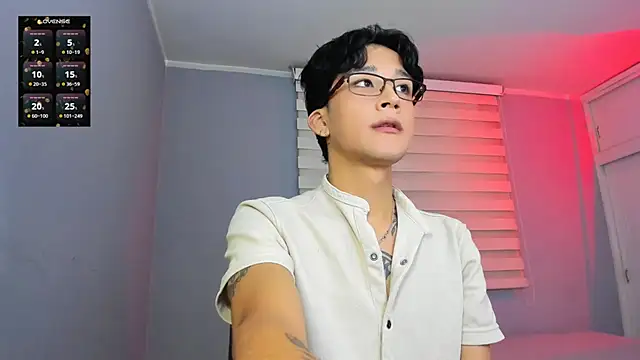 Snapshot of tom_Howard chatting on March 15, 2026, 1:23 am tom Howard online show from March 15, 2026, 1:23 am