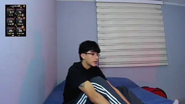 Snapshot of tom_Howard chatting on March 2, 2026, 1:06 am tom Howard online show from March 2, 2026, 1:06 am