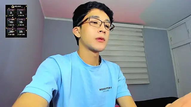 Snapshot of tom_Howard chatting on October 21, 2025, 1:38 am tom Howard online show from October 21, 2025, 1:38 am