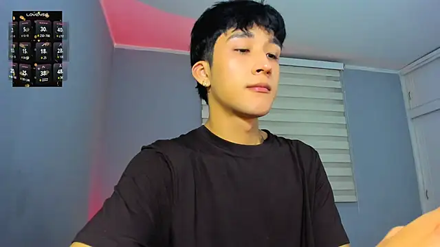 Snapshot of tom_Howard chatting on November 18, 2025, 1:43 am tom Howard online show from November 18, 2025, 1:43 am