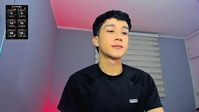 Snapshot of tom_Howard chatting on November 6, 2025, 1:53 am tom Howard online show from November 6, 2025, 1:53 am