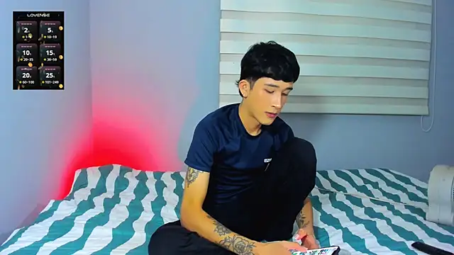 Snapshot of tom_Howard chatting on November 16, 2025, 2:05 am tom Howard online show from November 16, 2025, 2:05 am