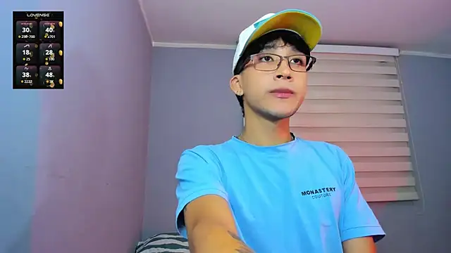 Snapshot of tom_Howard chatting on March 5, 2026, 1:02 am tom Howard online show from March 5, 2026, 1:02 am