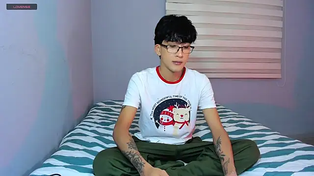 Snapshot of tom_Howard chatting on March 11, 2026, 3:33 am tom Howard online show from March 11, 2026, 3:33 am