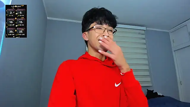 Snapshot of tom_Howard chatting on February 11, 2026, 12:43 am tom Howard online show from February 11, 2026, 12:43 am