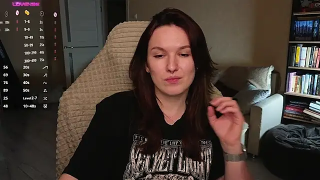 Snapshot of Val_lava chatting on April 29, 2026, 8:26 pm Val lava online show from April 29, 2026, 8:26 pm