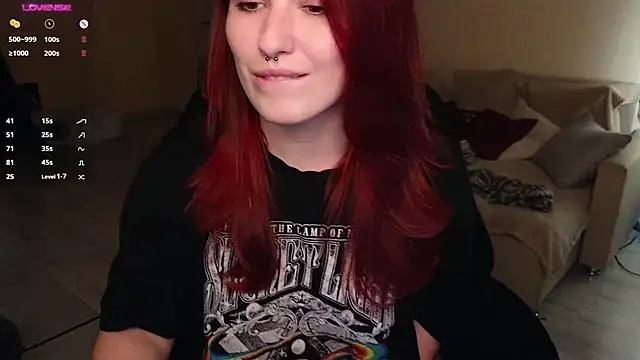 Snapshot of Val_lava chatting on October 20, 2025, 7:58 pm Val lava online show from October 20, 2025, 7:58 pm