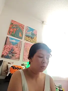 Snapshot of Haru_Queenn chatting on October 24, 2025, 9:03 pm Haru Queenn online show from October 24, 2025, 9:03 pm