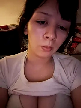 Snapshot of Haru_Queenn chatting on November 12, 2025, 12:48 am Haru Queenn online show from November 12, 2025, 12:48 am