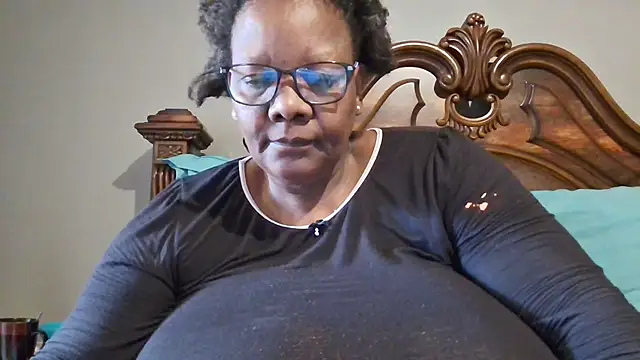 Snapshot of SEXYBOOBSNASS chatting on March 12, 2025, 5:46 am SEXYBOOBSNASS online show from March 12, 2025, 5:46 am