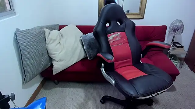 Snapshot of NicolettColin chatting on March 18, 2025, 10:37 pm NicolettColin online show from March 18, 2025, 10:37 pm