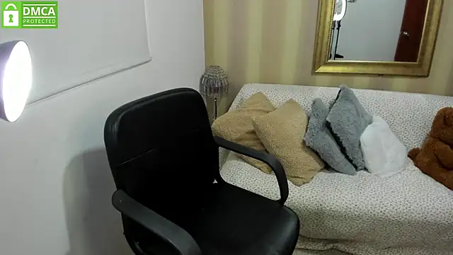 Snapshot of NicolettColin chatting on September 30, 2025, 6:25 pm NicolettColin online show from September 30, 2025, 6:25 pm