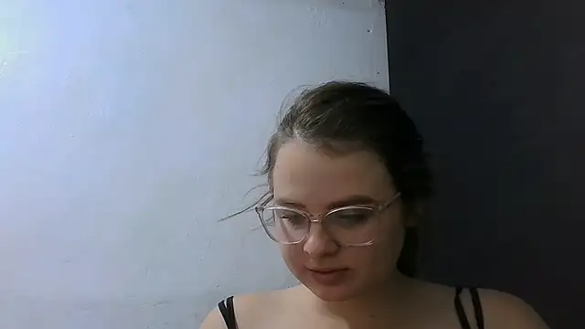 Snapshot of HellenMiyer1111 chatting on July 4, 2026, 2:54 pm HellenMiyer1111 online show from July 4, 2026, 2:54 pm