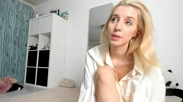 KenzieDawton online show from November 14, 2025, 4:32 pm