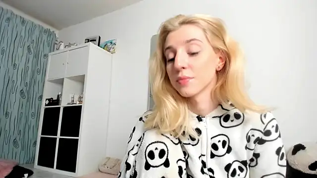 KenzieDawton online show from November 10, 2025, 4:39 am