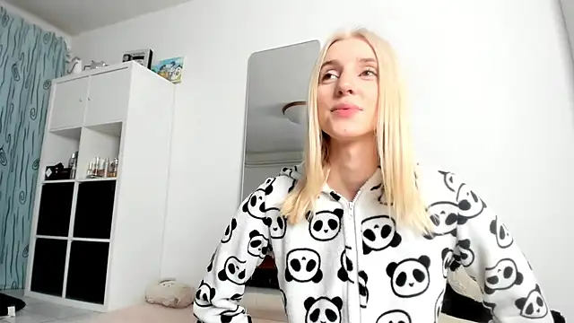 KenzieDawton online show from October 22, 2025, 3:17 am