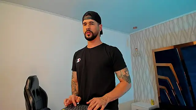 Snapshot of Petesevans chatting on November 13, 2025, 11:19 pm Petesevans online show from November 13, 2025, 11:19 pm