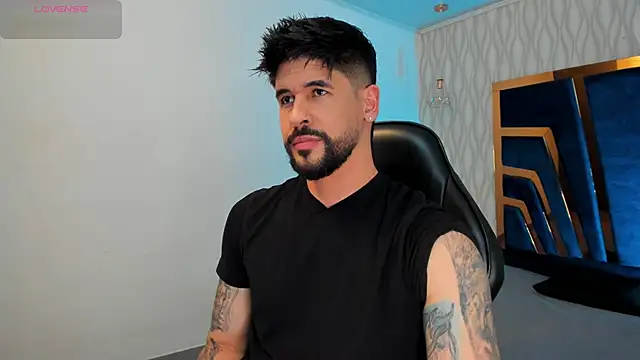 Snapshot of Petesevans chatting on November 21, 2025, 11:15 pm Petesevans online show from November 21, 2025, 11:15 pm