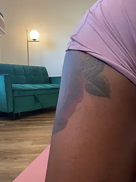 Snapshot of mochamimi chatting on October 23, 2025, 1:32 pm mochamimi online show from October 23, 2025, 1:32 pm