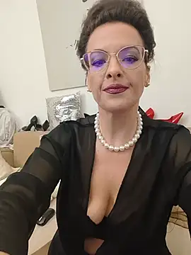 Snapshot of RebeccaNoble chatting on May 20, 2026, 9:56 pm RebeccaNoble online show from May 20, 2026, 9:56 pm