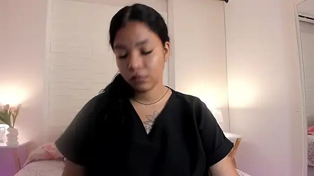 SophiaaStone online show from May 8, 2026, 12:20 pm