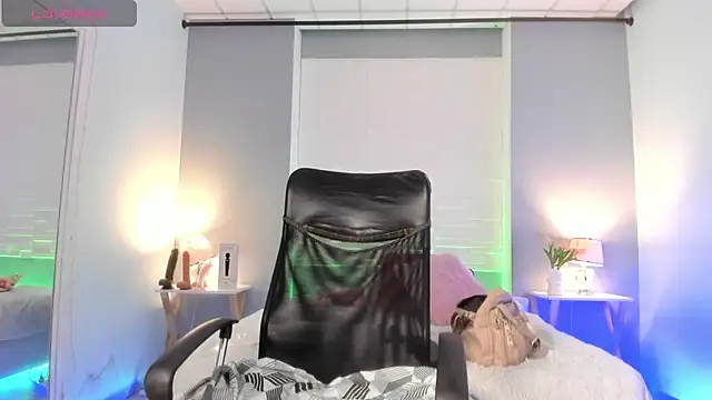 Snapshot of SophiaaStone chatting on November 3, 2025, 12:09 pm SophiaaStone online show from November 3, 2025, 12:09 pm