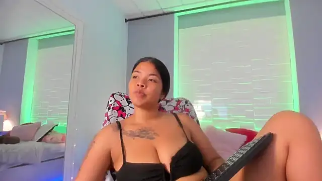 Snapshot of SophiaaStone chatting on December 15, 2025, 11:38 am SophiaaStone online show from December 15, 2025, 11:38 am