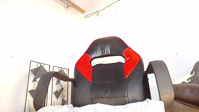 Snapshot of dann_hill chatting on December 1, 2025, 5:25 pm dann hill online show from December 1, 2025, 5:25 pm