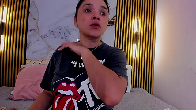 Snapshot of indi_catalina chatting on February 12, 2026, 12:49 pm indi catalina online show from February 12, 2026, 12:49 pm