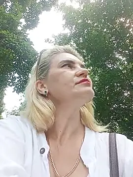 Snapshot of JennyOMay chatting on July 31, 2026, 6:35 am JennyOMay online show from July 31, 2026, 6:35 am