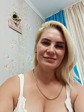 Snapshot of JennyOMay chatting on July 14, 2026, 4:39 am JennyOMay online show from July 14, 2026, 4:39 am