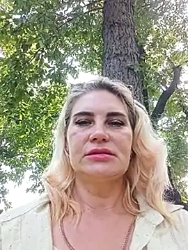 Snapshot of JennyOMay chatting on August 3, 2026, 5:15 am JennyOMay online show from August 3, 2026, 5:15 am