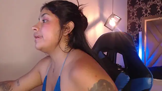 ChantalPetit online show from April 28, 2026, 5:06 pm