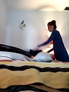 Snapshot of Scarlettishere chatting on October 19, 2025, 6:43 pm Scarlettishere online show from October 19, 2025, 6:43 pm