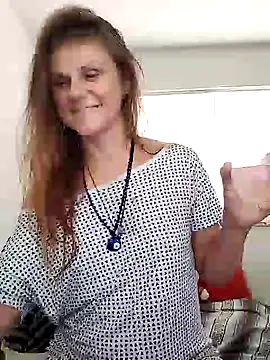 Snapshot of Scarlettishere chatting on April 22, 2026, 6:25 pm Scarlettishere online show from April 22, 2026, 6:25 pm
