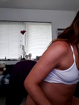 Snapshot of Scarlettishere chatting on April 19, 2026, 10:01 pm Scarlettishere online show from April 19, 2026, 10:01 pm