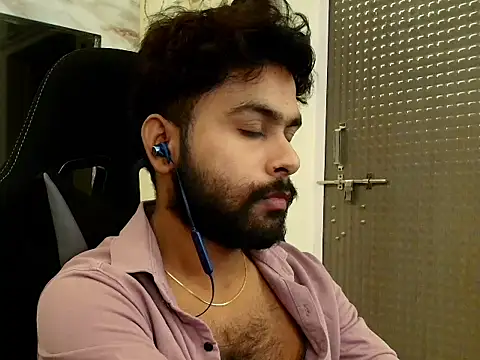 Snapshot of SHENOY3 chatting on June 7, 2026, 2:44 pm SHENOY3 online show from June 7, 2026, 2:44 pm