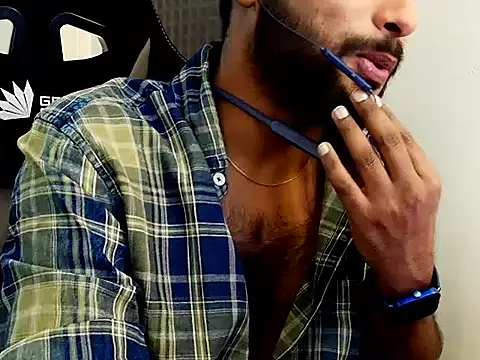 Snapshot of SHENOY3 chatting on November 20, 2025, 5:02 pm SHENOY3 online show from November 20, 2025, 5:02 pm