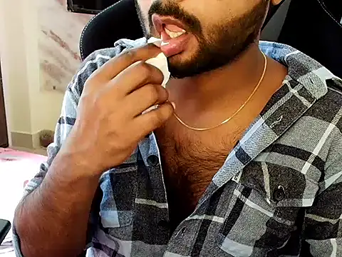 Snapshot of SHENOY3 chatting on October 9, 2025, 4:35 am SHENOY3 online show from October 9, 2025, 4:35 am