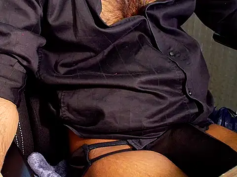 Snapshot of SHENOY3 chatting on November 13, 2025, 2:43 pm SHENOY3 online show from November 13, 2025, 2:43 pm